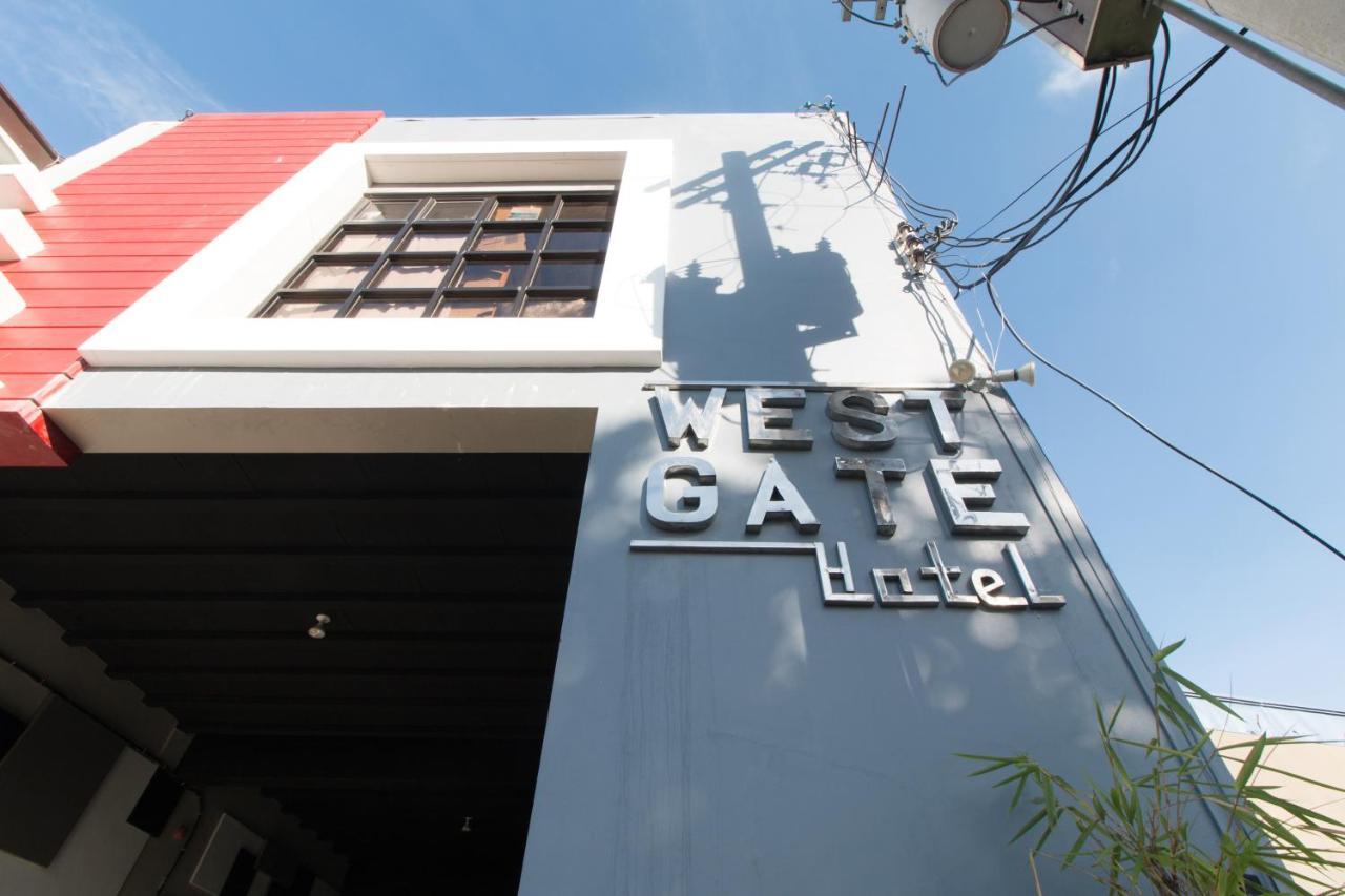 Westgate Hotel ラオアグ エクステリア 写真